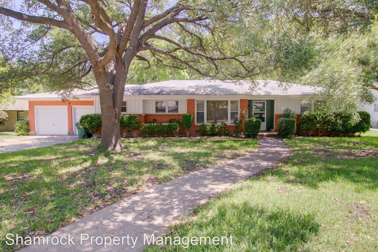 Foto principal - 3 br, 2 bath House - 2617 Lake Oaks