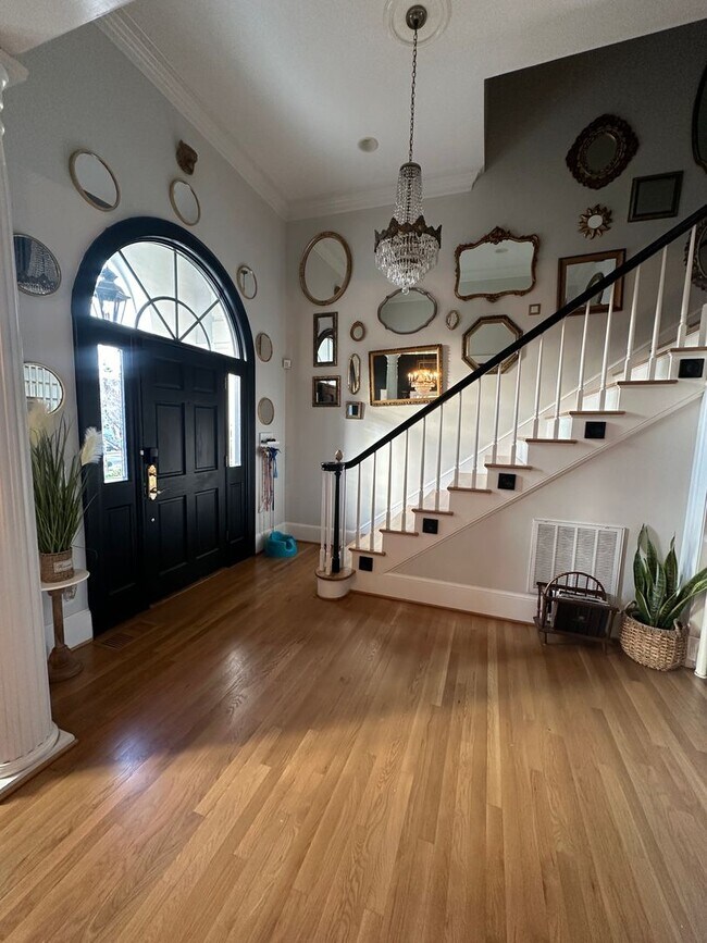Building Photo - 2115 Ascott Place