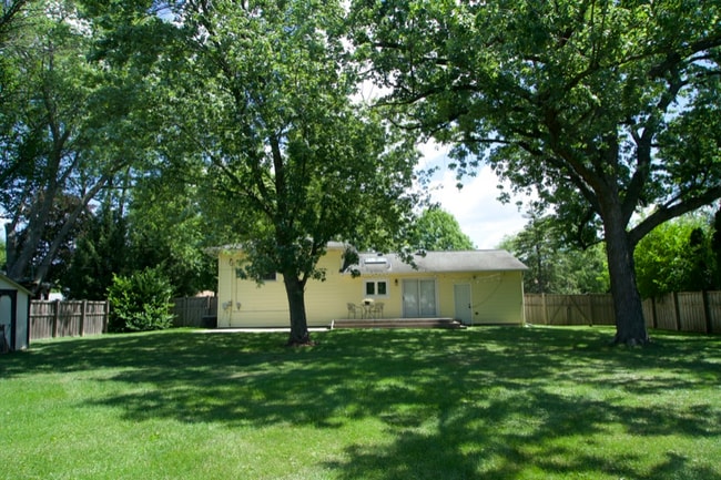 Building Photo - 2N060 Bernice Ave