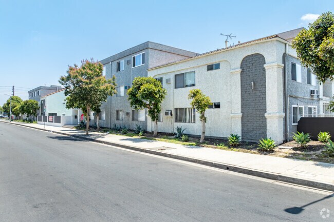 Foto del edificio - Latitude Apartments