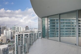 Building Photo - 300 Biscayne Blvd Way