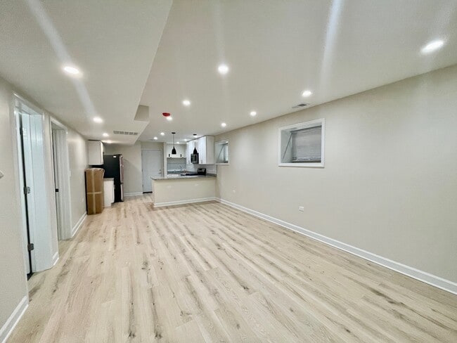 Building Photo - 4845 N Kostner Ave