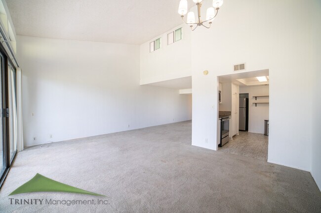 Building Photo - 2564 Navarra Dr