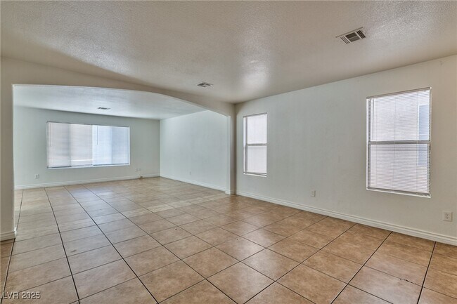 Foto del edificio - 6348 Kenny Heights Ct