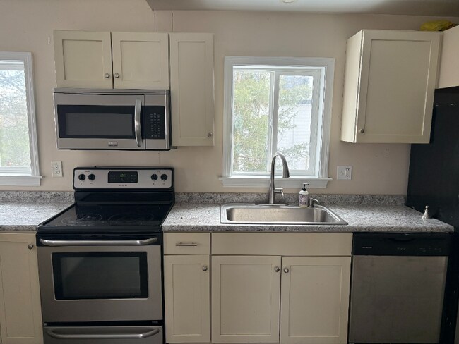 Building Photo - 253 Lisbon St