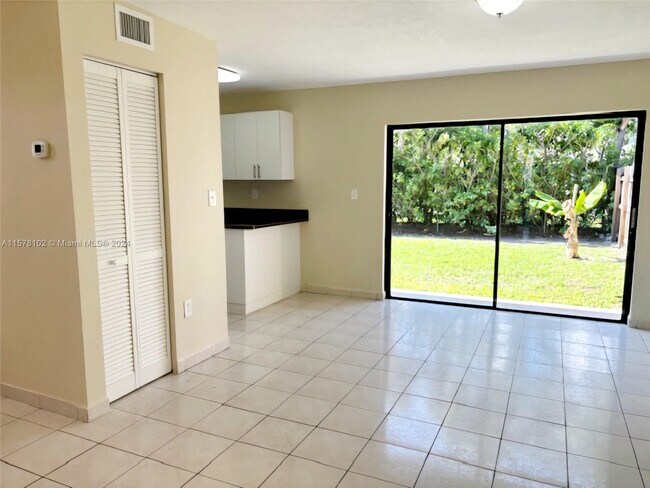 Foto del edificio - 10957 SW 25th St