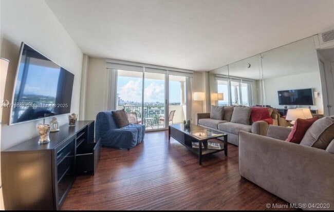 Building Photo - 9195 Collins Ave