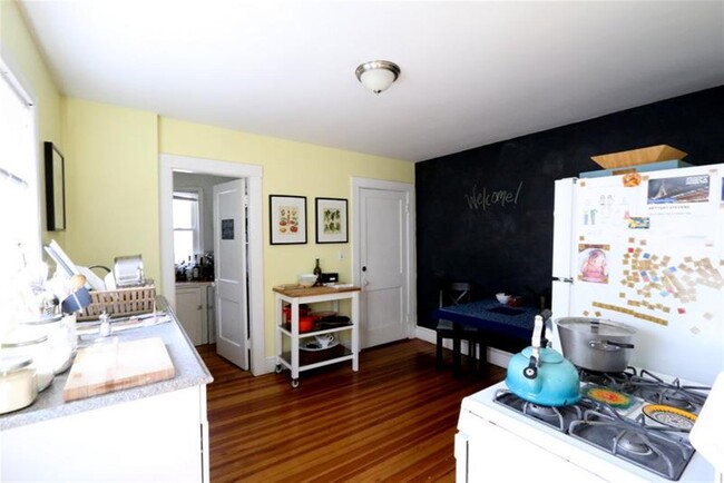 Building Photo - 56 Standish St