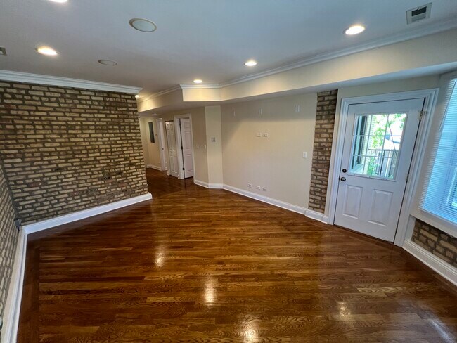 Building Photo - 6501 N Mozart St