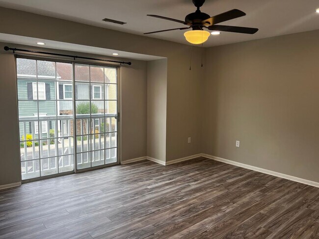 Foto del edificio - Totally Renovated and a Walk to the Beach!