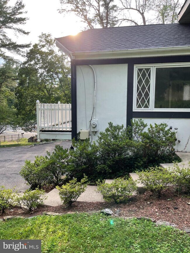 4 Jacobs Creek Rd, Ewing Township, NJ 08628 Room for Rent in Ewing Township, NJ