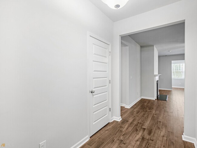 Foto del edificio - 176 Cranapple Ln