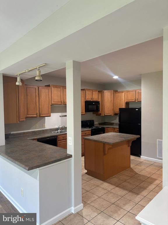 Building Photo - 250 Meriweather Dr