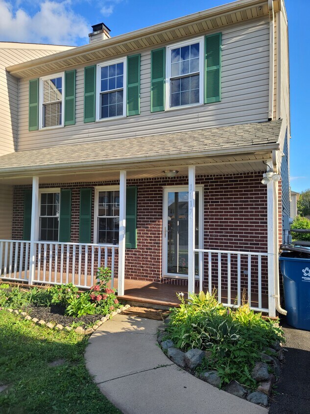 Foto principal - 1117 School House Ln