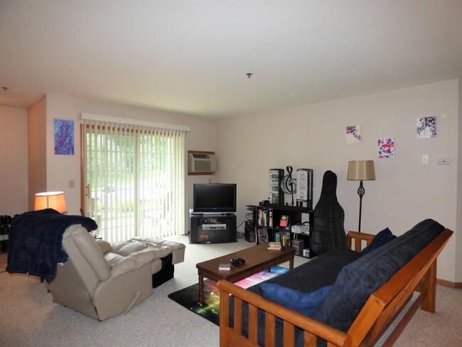 Building Photo - 1820 Deerhaven Ln NE
