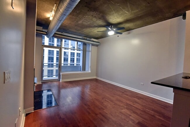 Building Photo - 1305 S Michigan Ave
