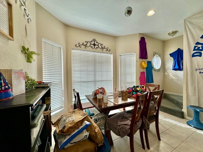 Building Photo - 2010 Marie Dr