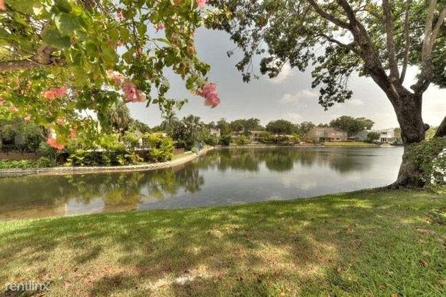 Building Photo - 3 br, 2.5 bath Townhome - 3012 Lakewood Ln