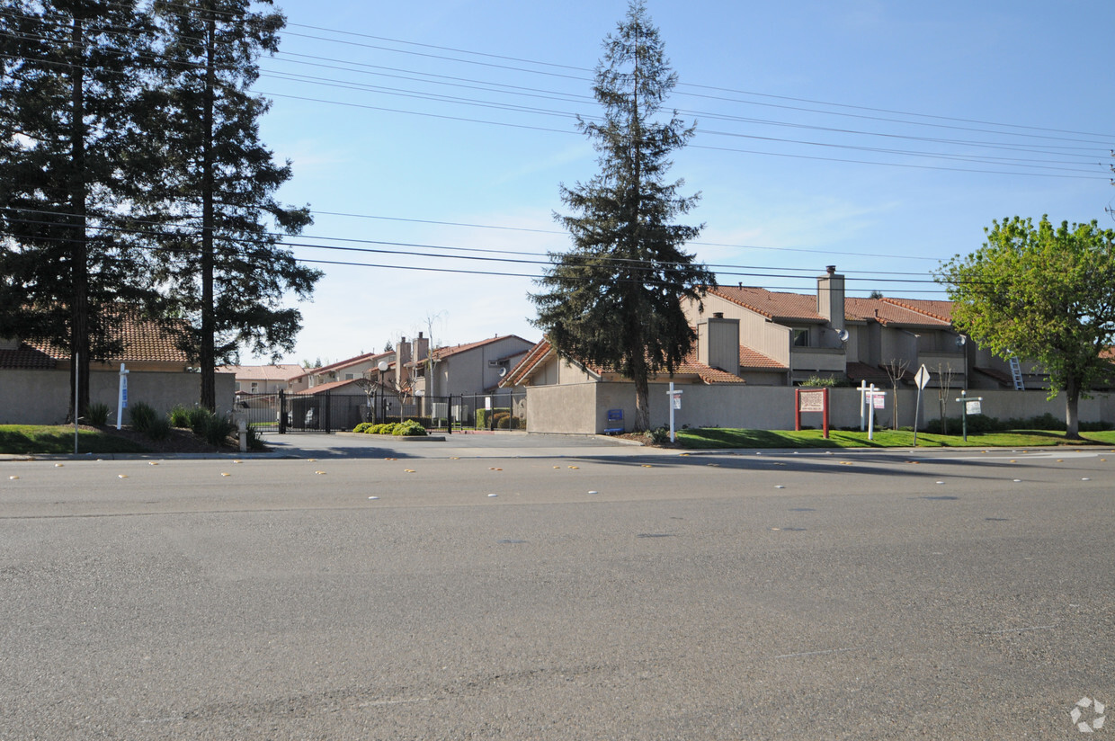 Primary Photo - Vintage Grove Townhouses