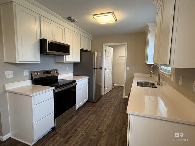 Foto del edificio - 14287 Lexington Dr