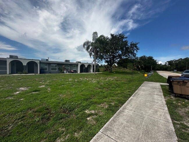 Building Photo - 1157 S Loop Blvd
