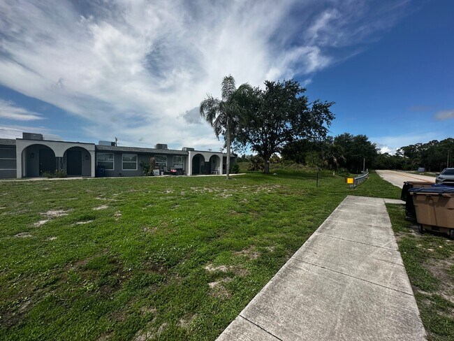 Foto del edificio - 1157 S Loop Blvd