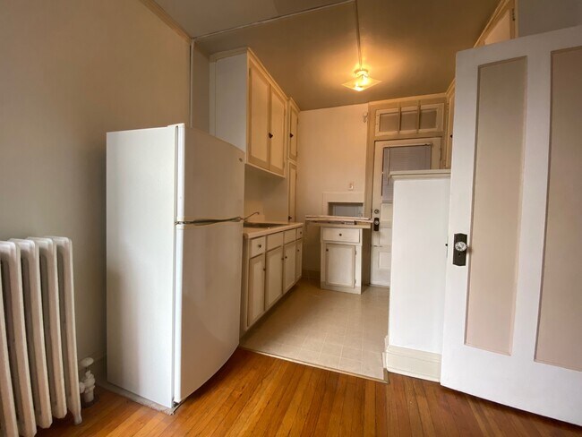 Foto del edificio - 3350 N Claremont Ave