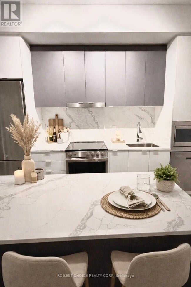 Building Photo - 30 Upper Mall Wy