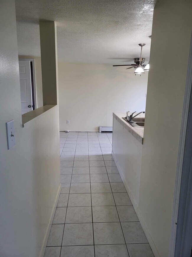 Foto del edificio - 4 Dr Knapp Rd S