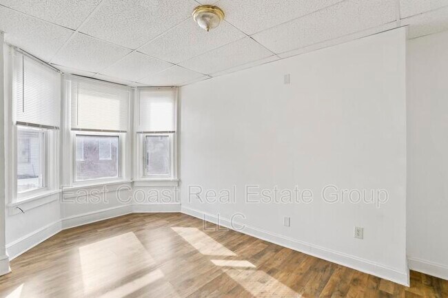 Building Photo - 207 N Mulberry St