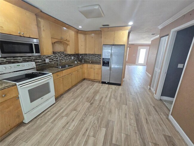 Building Photo - 6226 Wauconda Way W