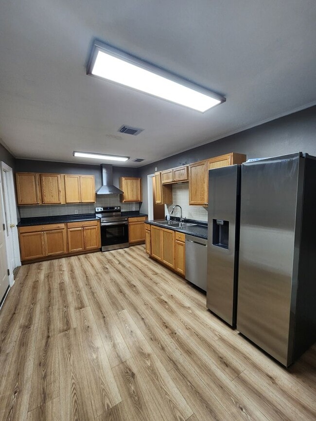 Building Photo - 9368 Wardlow Dr