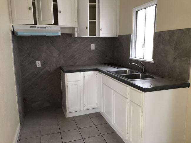 Building Photo - 1310 12th Ave