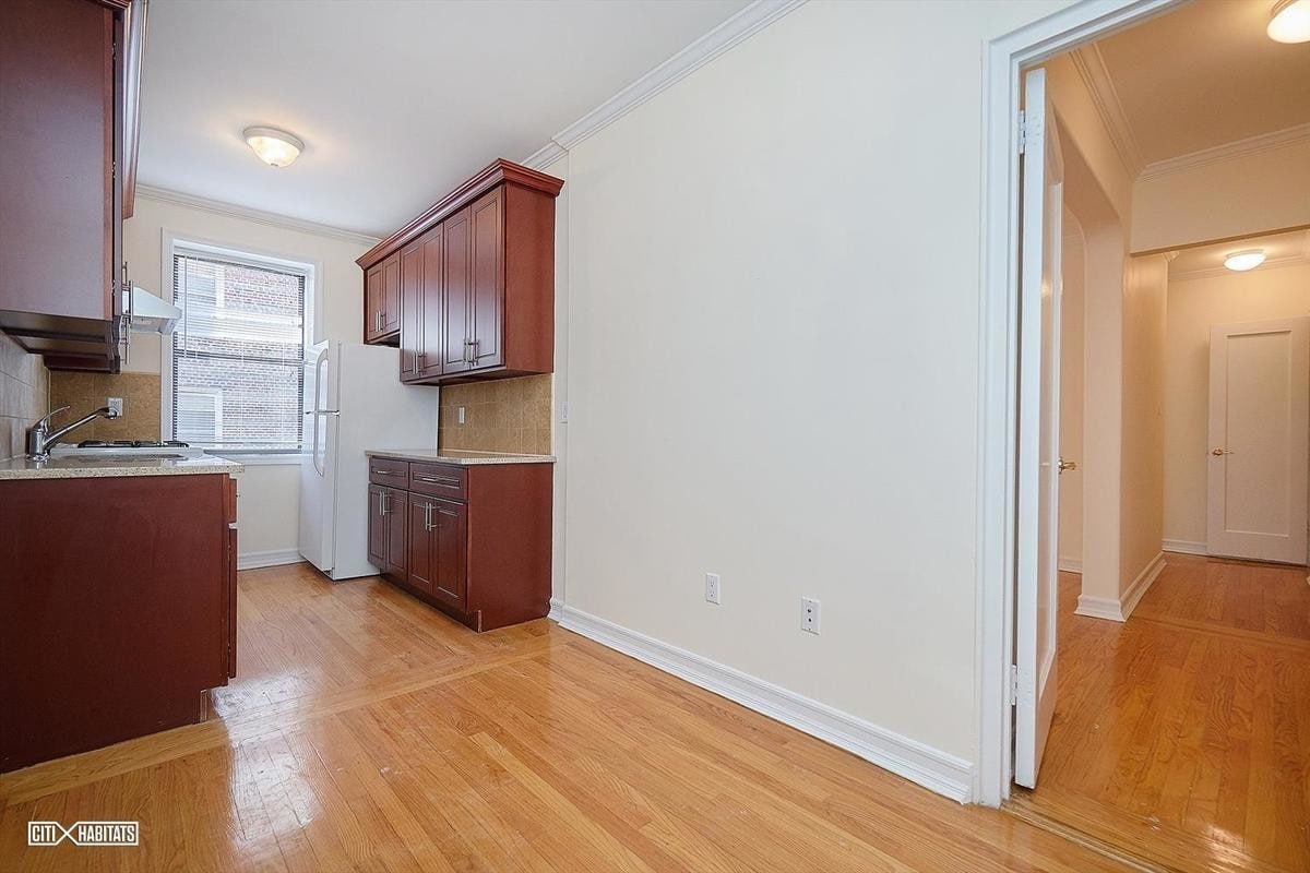 Primary Photo - 36-20 Bowne St