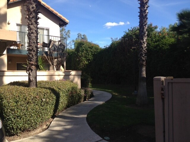 Building Photo - 3BD 2BA Condo located in the Falls of Ranc...