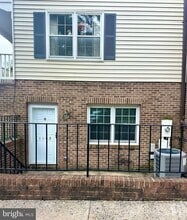 Building Photo - 1102 N Stafford St