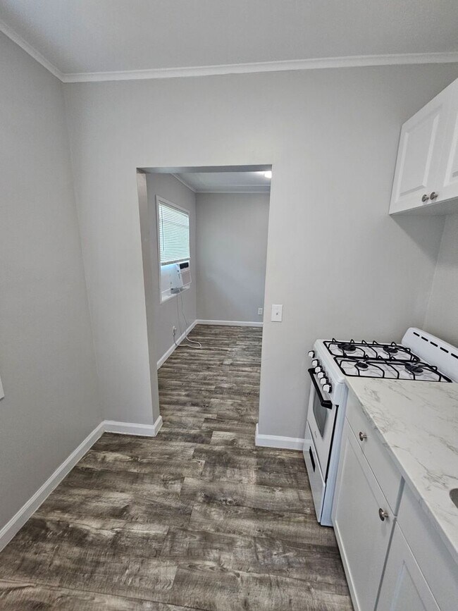 Foto del edificio - 529 Revere Rd