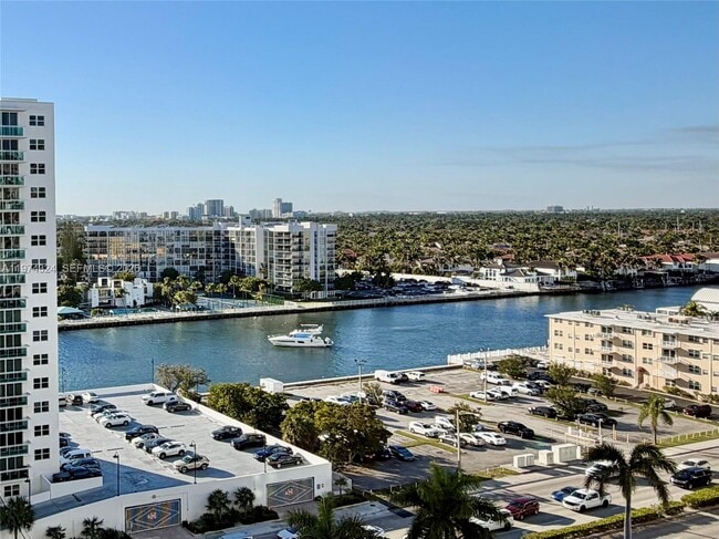 Foto del edificio - 3001 S Ocean Dr