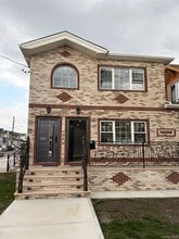 Building Photo - 98-29 Albert Rd