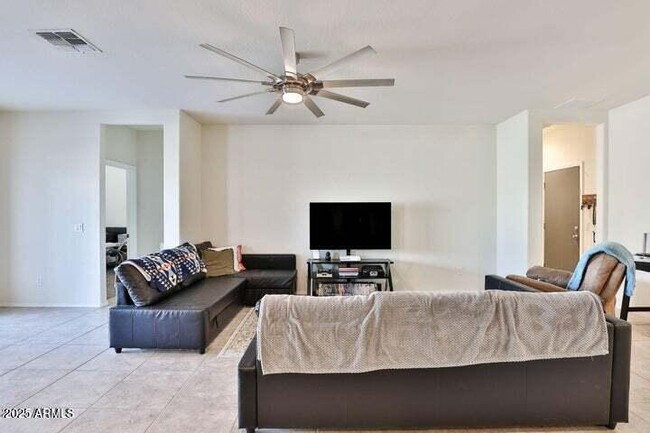 Foto del edificio - 30968 W Monterey Ave