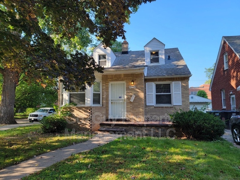 Primary Photo - 22542 W Chicago