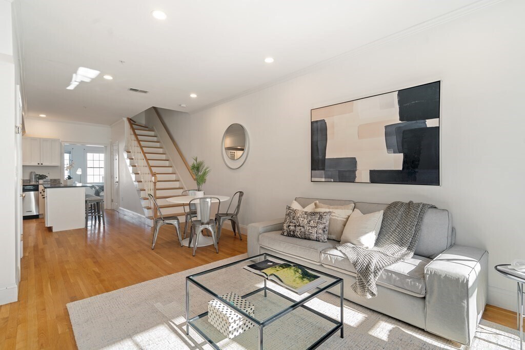Foto principal - 408 E 3rd St