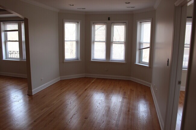 Building Photo - 7078 N Wolcott Ave