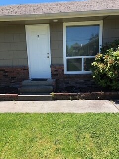 Building Photo - 1308 Willow Rd E