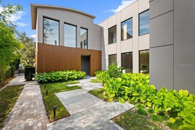 Foto del edificio - 1742 Temple Dr