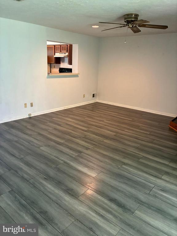 Building Photo - 201 Villa Knoll Ct