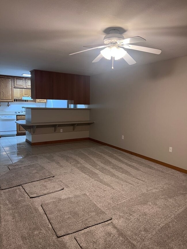 Building Photo - Well-maintained 2-bedroom, 1-bath house in a great location