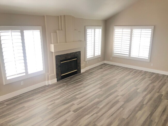 Building Photo - BEAUTIFULL 3BD/2.5BA HOME LOCATED IN THE S...
