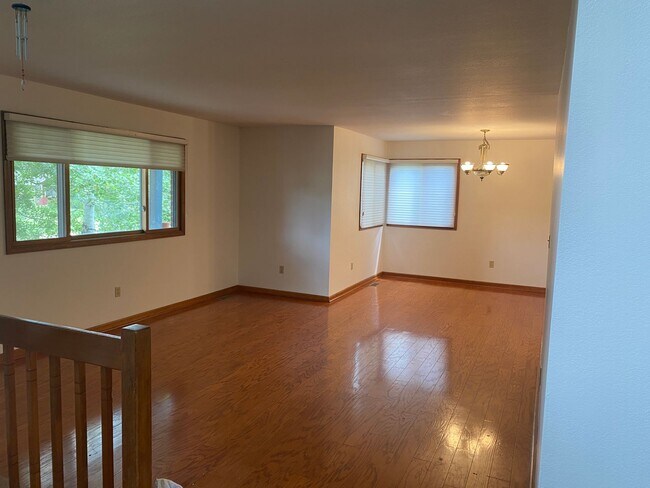 Building Photo - Desirable Westlake 4 Bedroom with Finished Basement, RV Parking & Mountain Views