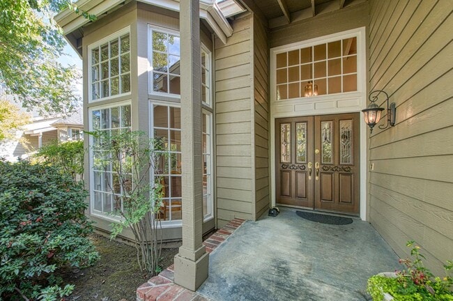 Building Photo - 2727 W Bluff Ave